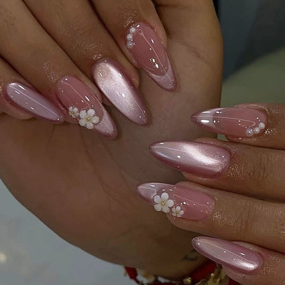 Kunstnagelset mit eleganten Blütenmotiven Brehn