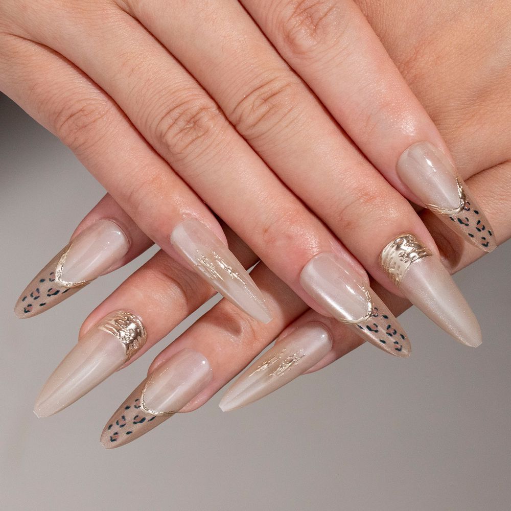 Künstlerisches Stiletto Druck auf Nagelset Brehn