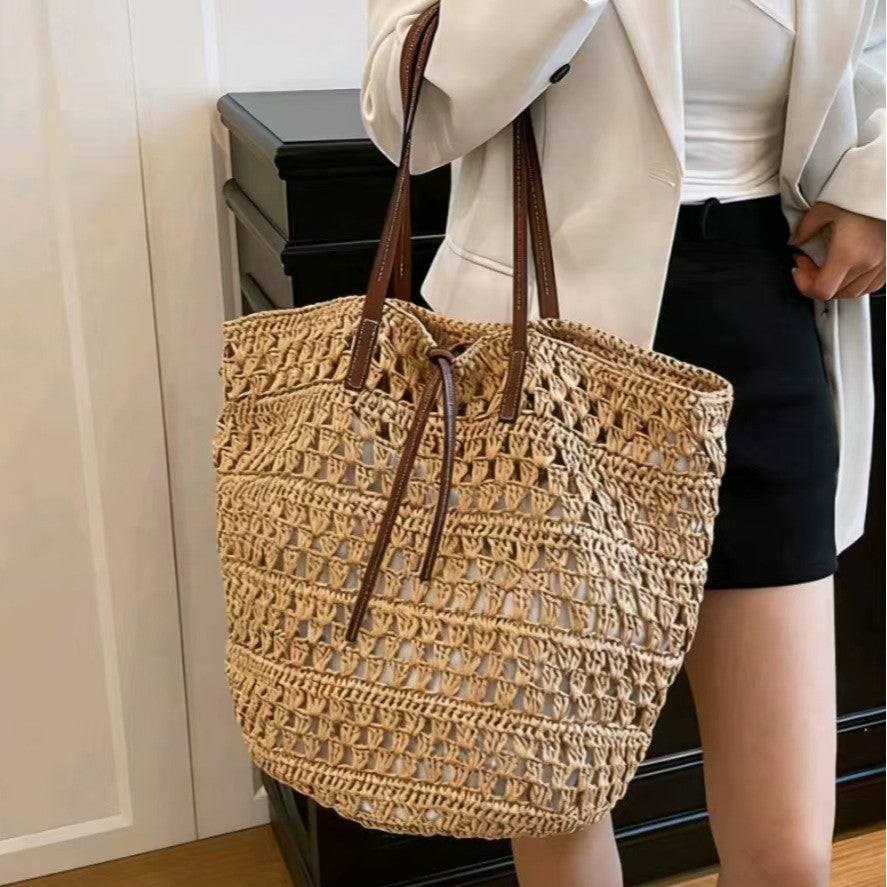 Handtasche Aus Geflochtenem Naturmaterial mit Ledergriffen Brehn
