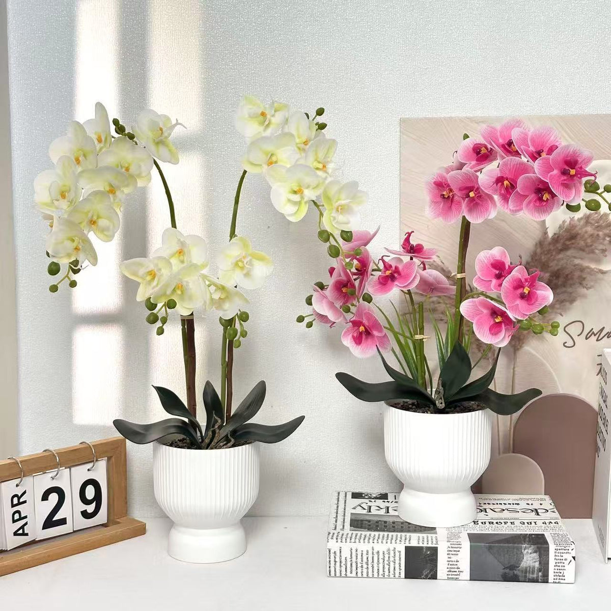 Elegante Künstliche Orchideen-Anordnung für dekorative Anzeige