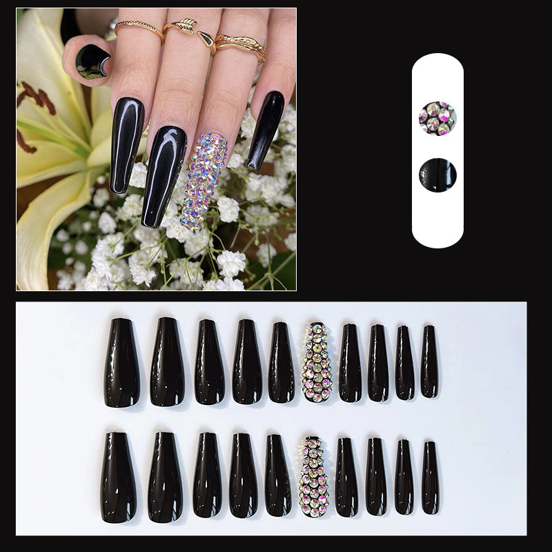 Glamouröse lange Stiletto Press-On Nagelset mit Strassakzenten