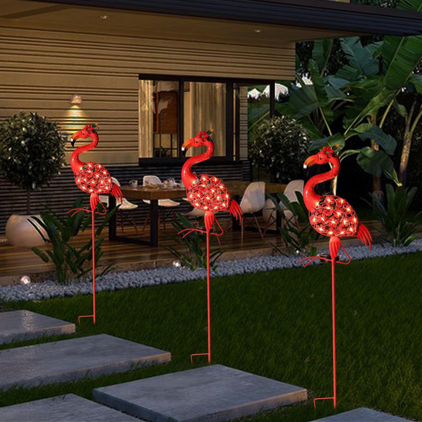 Dekorative Metall-Pfaue-Gartenstecker-Skulptur mit integrierten LED-Feenlichtern und wetterfestem Außenstecker Brehn