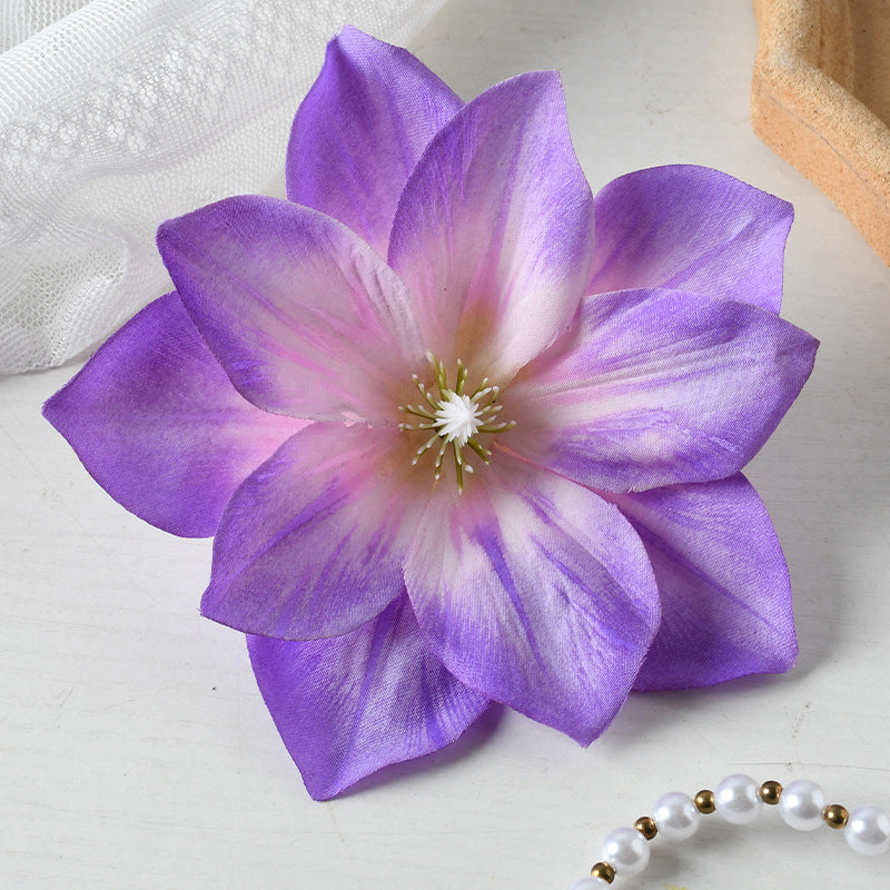 Elegante Stoffblumenklammer