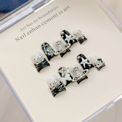 Dekorativer mit Strass besetzter Nail Art Set
