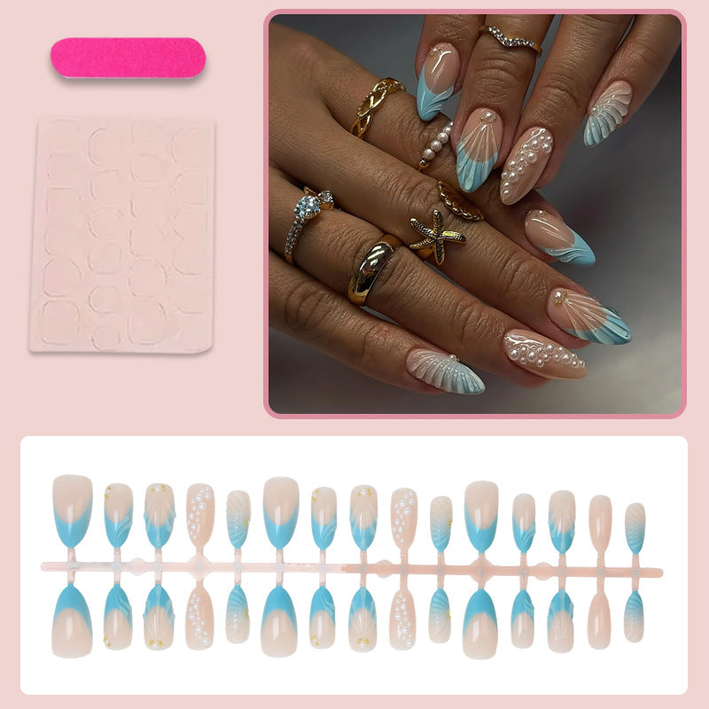 Kunstnagelset mit eleganten Muschel- und Perlenverzierungen Brehn