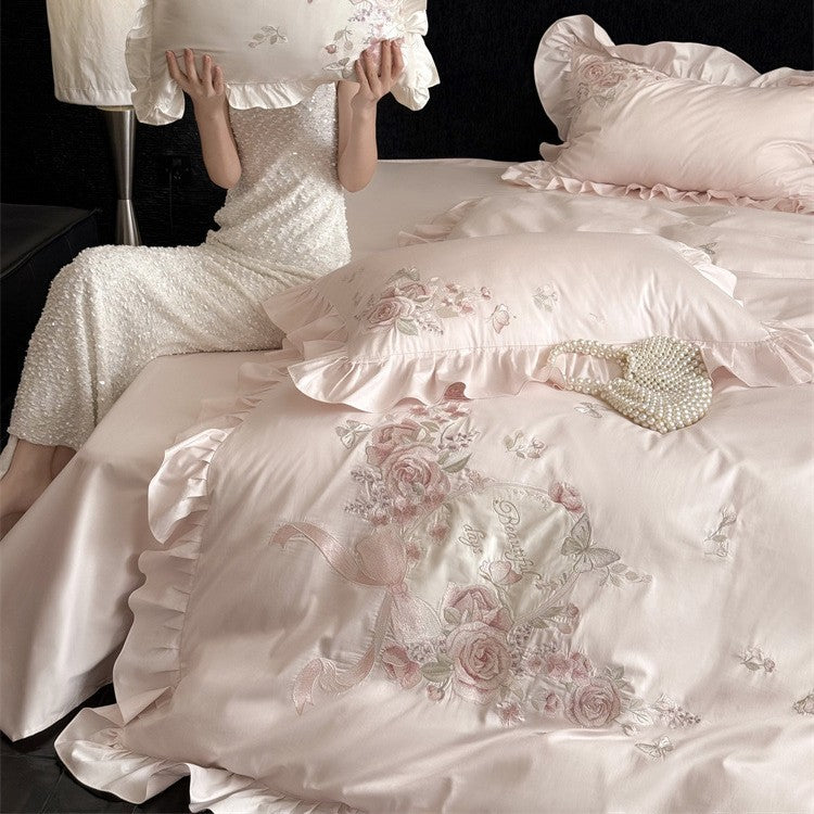 Luxuriöse Satin-Bettwäschegarnitur mit floraler Stickerei, Rüschenrand und seidig-mattem Finish Brehn