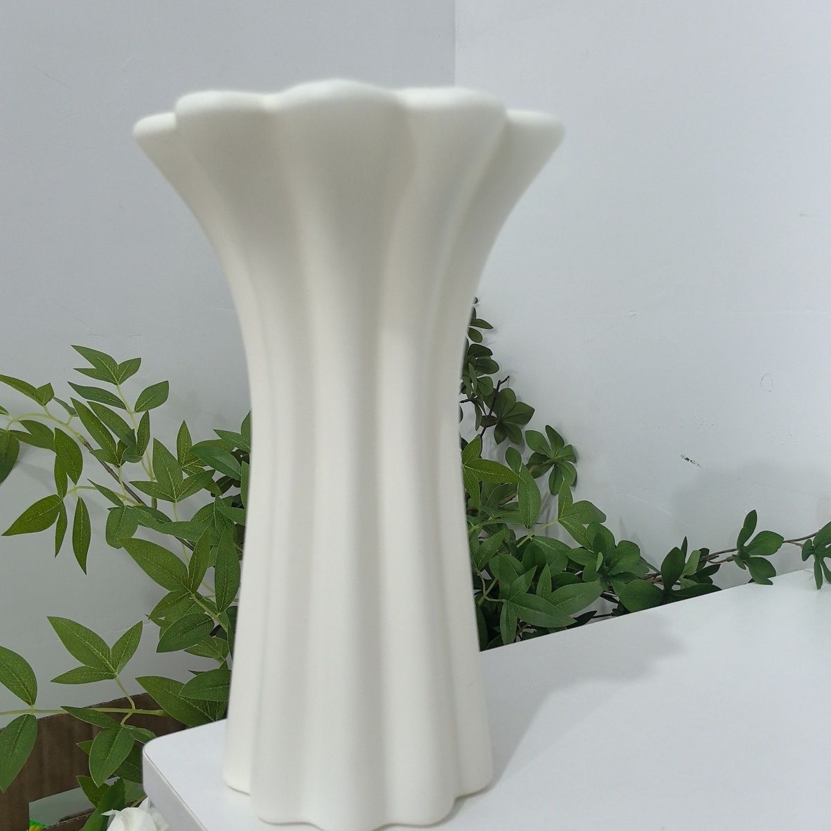 Skulptierte dekorative Blumenvase Brehn