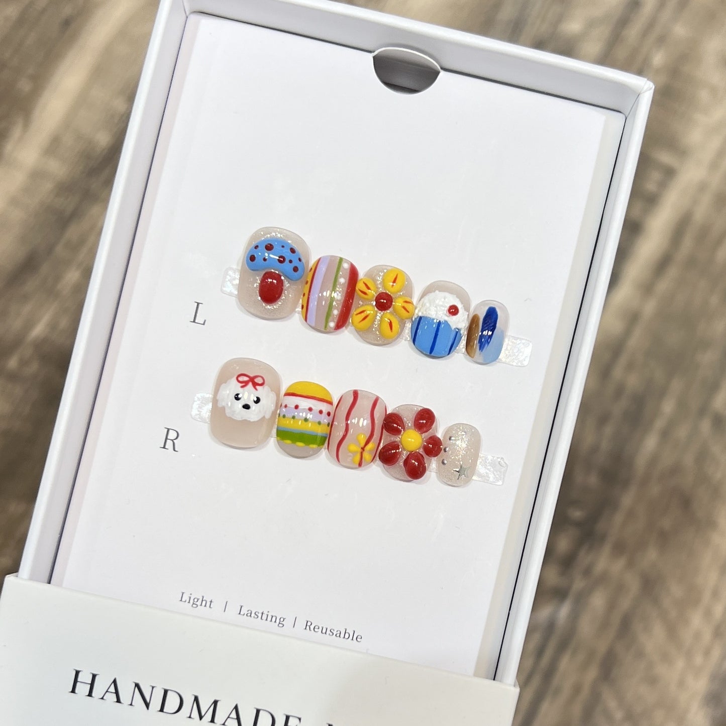 Dekoratives Press-On Nagelkunstset mit lustigen und verspielten Designs Brehn
