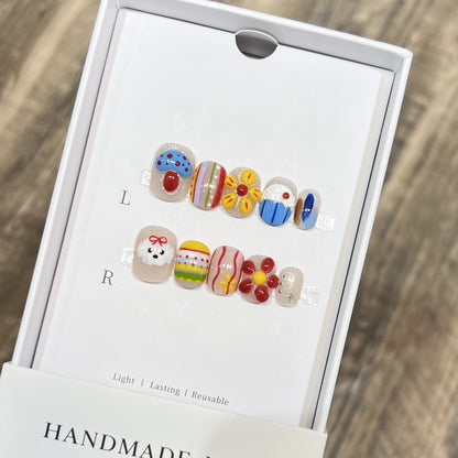 Dekoratives Press-On Nagelkunstset mit lustigen und verspielten Designs Brehn