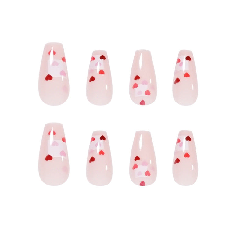 Kunstvolle Nagelverlängerungen mit Herzen-Design Brehn