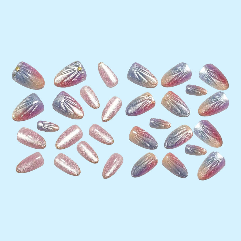 Kunstnägel mit Glitzer-Akzenten und eleganten Verzierungen Brehn
