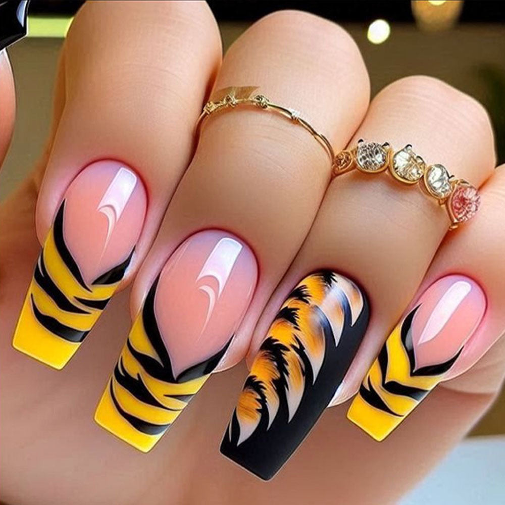 Kunstnagel mit Tiger Design Brehn