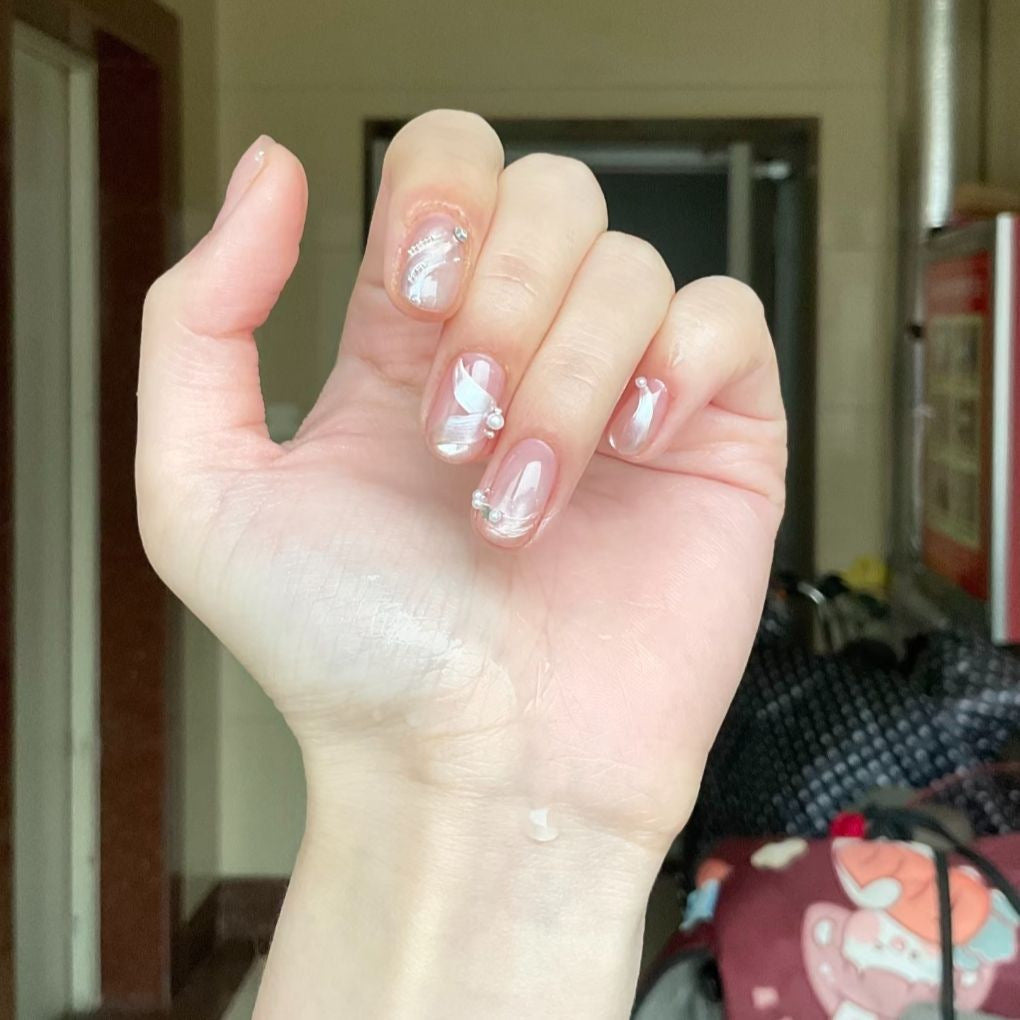 Elegante florale Nagelkunst-Verzierungen