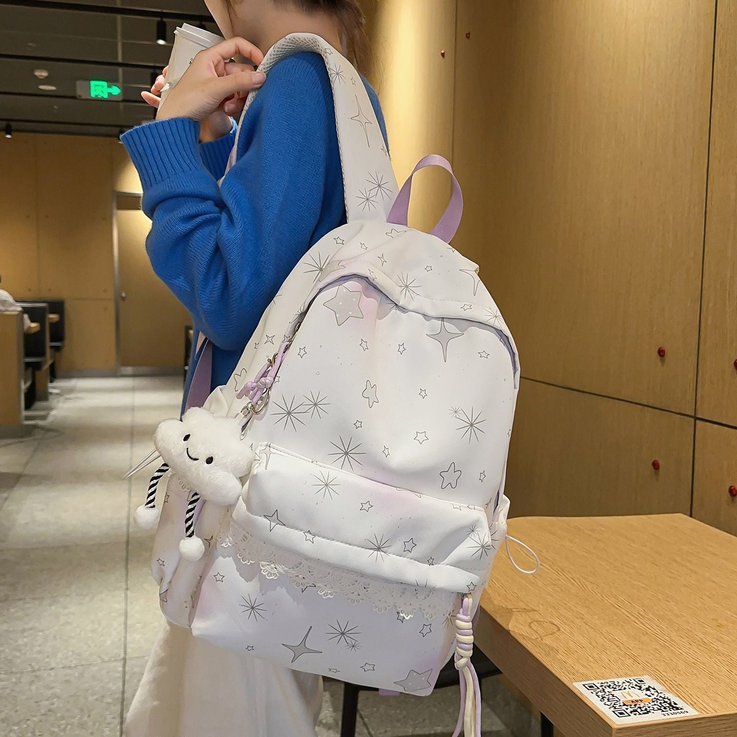 Rucksack mit Verträumtem Sternenmotiv und Praktischen Funktionen Brehn