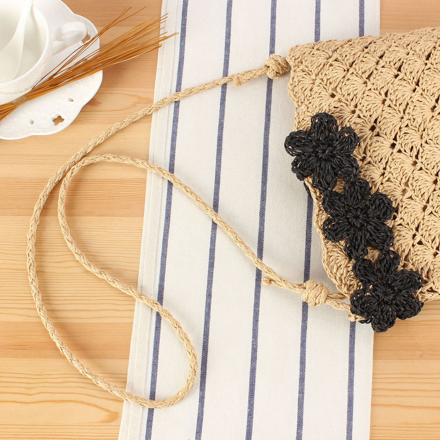 Handtasche Aus Handgeknüpftem Naturmaterial mit Floraler Applikation Brehn