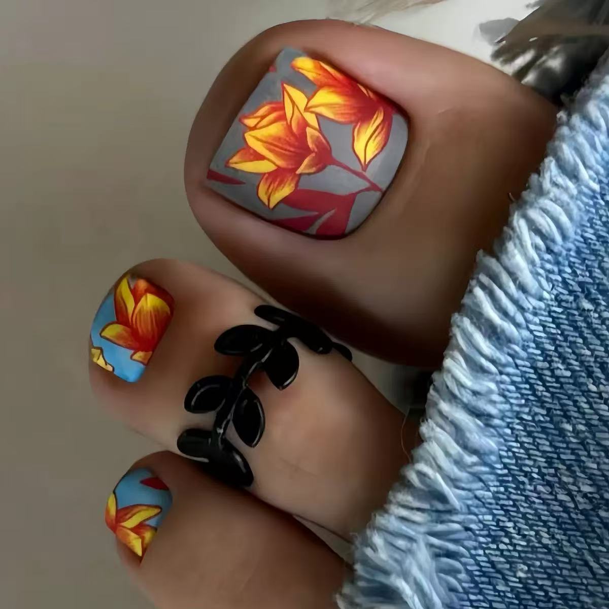 Kunstnagelset mit exotischem Blütenmotiv Brehn