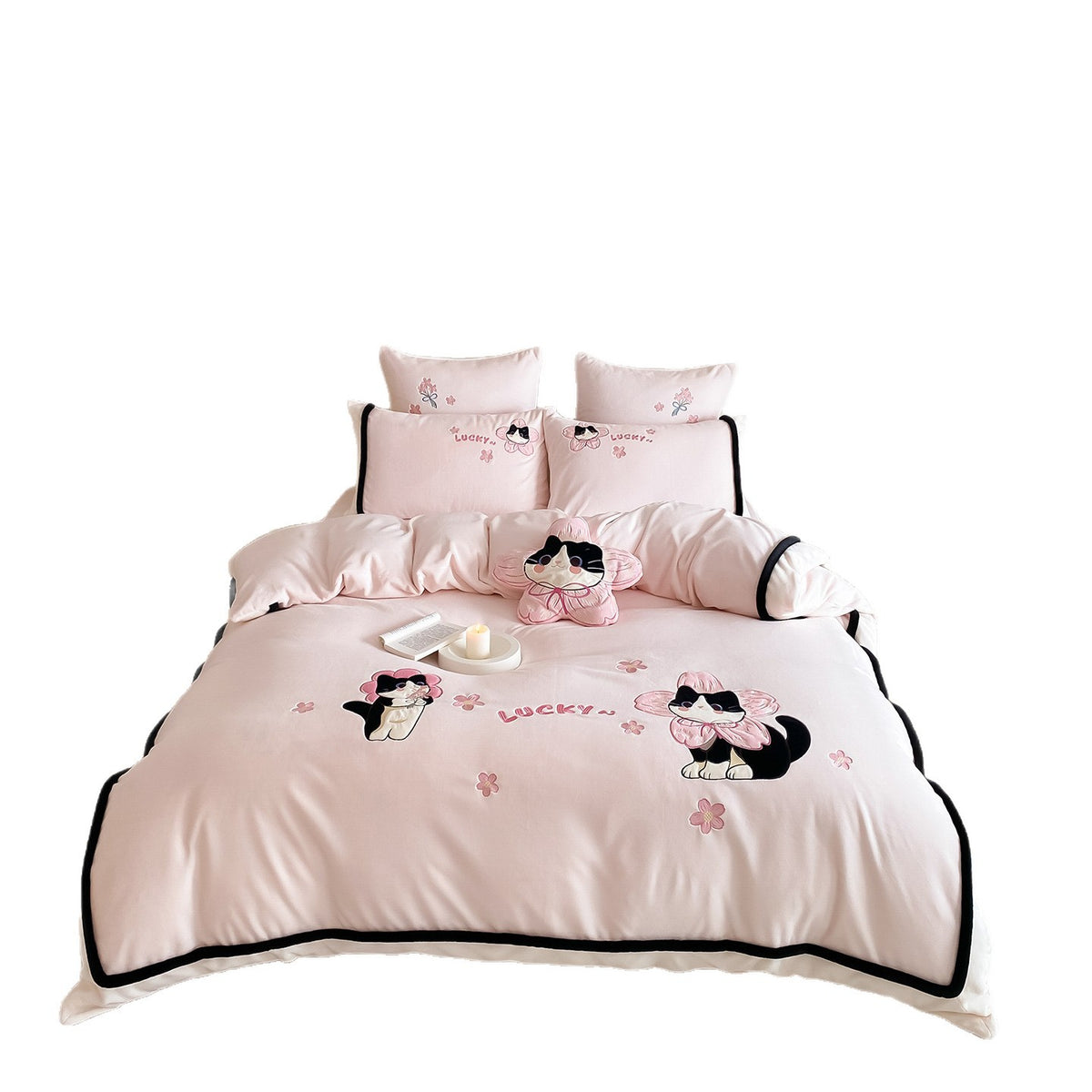 Dekorativer Baumwollsatin-Katzen-Applikation Bettbezug Set mit bestickten Blumen-Kissenbezügen und plüschigem Akzentkissen
