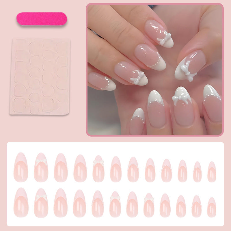 Kunstnagelset mit eleganten Schleifen und Spitzen Brehn