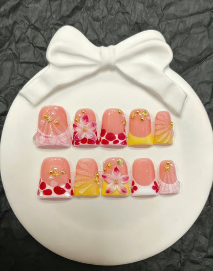 Künstlerisches Press-On Nagelset mit eleganten floralem Akzent