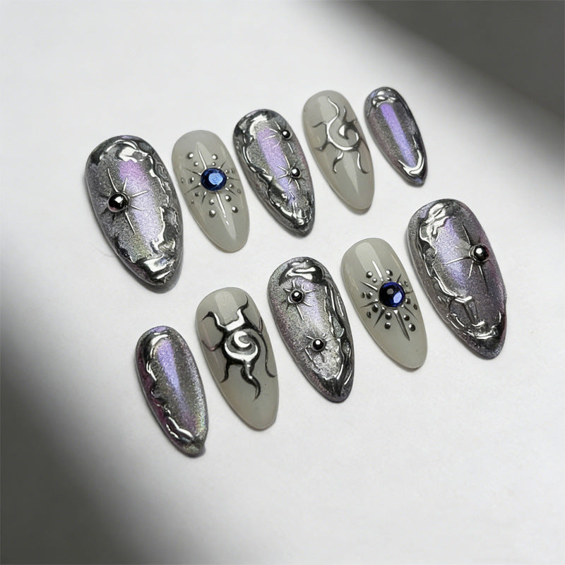Kunstnagelset mit holografischen Akzenten und eleganten Verzierungen Brehn