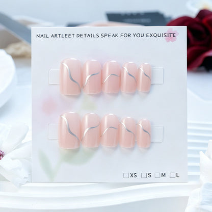 Kunstnagelset mit eleganten Wellenlinien und schimmernden Akzenten Brehn