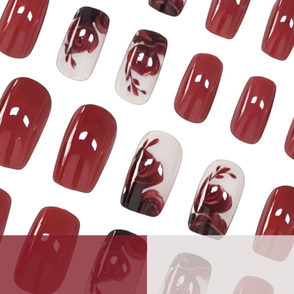 Detailliertes florales Nagelkunst-Set Brehn
