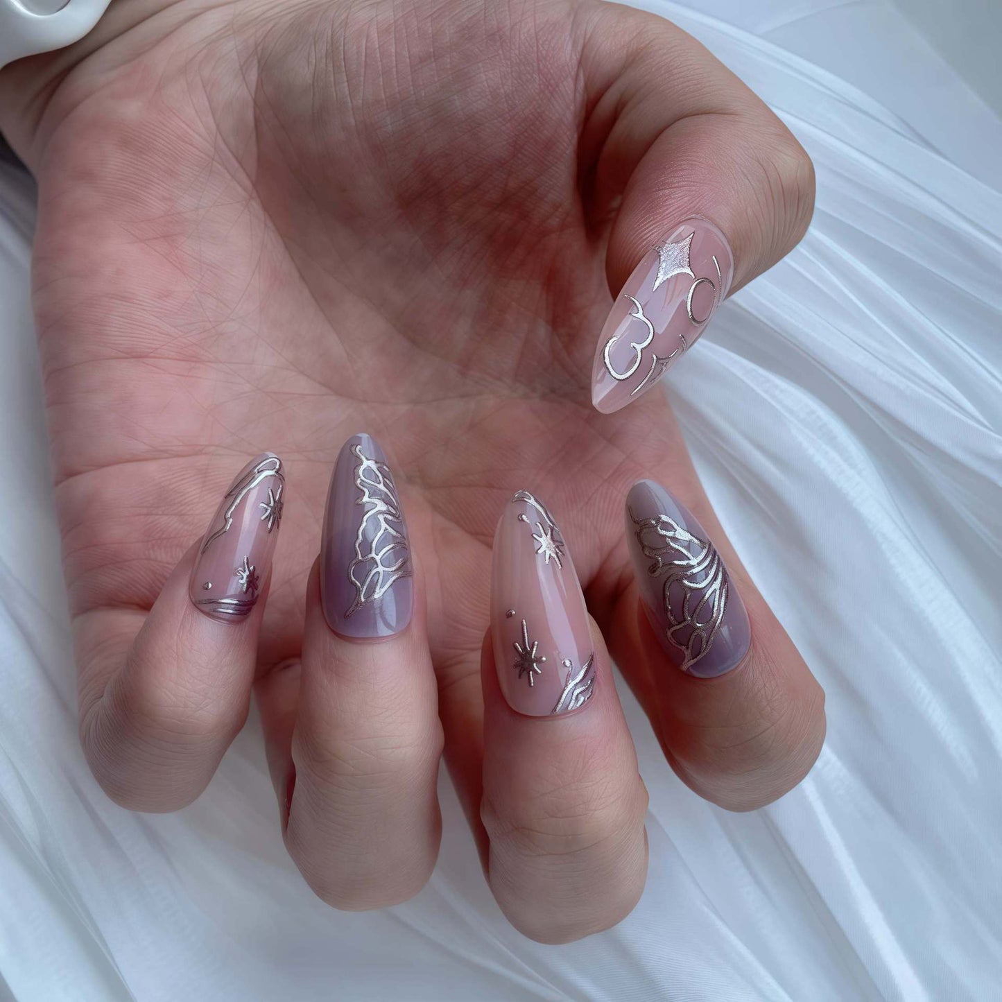 Dekorative von der Galaxie inspirierte Press-On-Nagelkunst Brehn