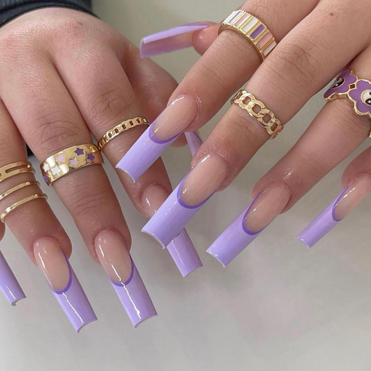 Elegantes kristallverziertes Press-On-Nageldesign Brehn