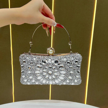 Aufwendig besetzte Abend-Clutch