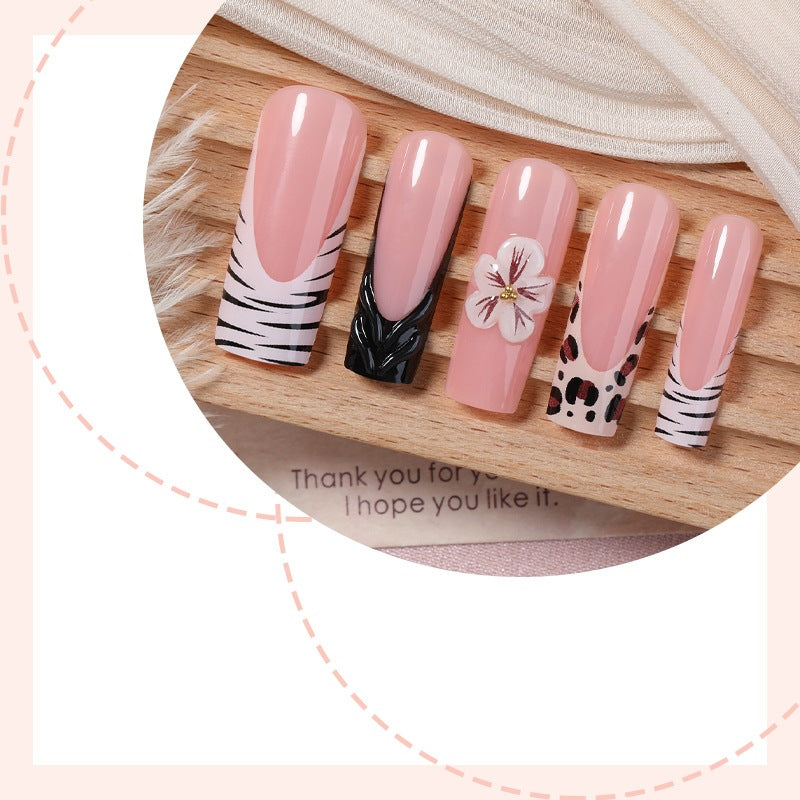 Kunstnagelset mit floralen und marmorierten Designs Brehn