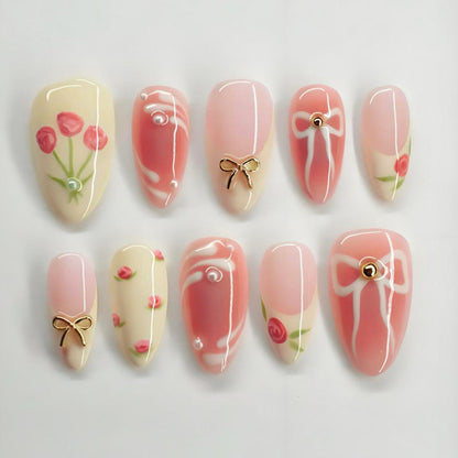 Kunstnagelset mit floralen Akzenten und elegantem Glitzer Brehn