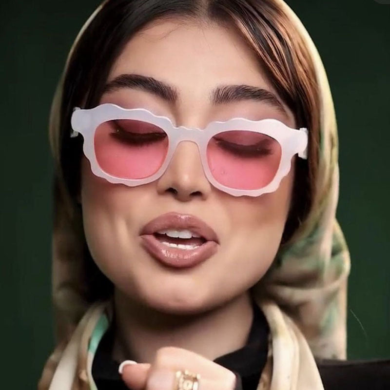 Damen modische Sonnenbrille mit gewelltem Rahmen Brehn
