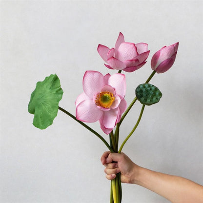 Realistische Lotusblumenarrangement