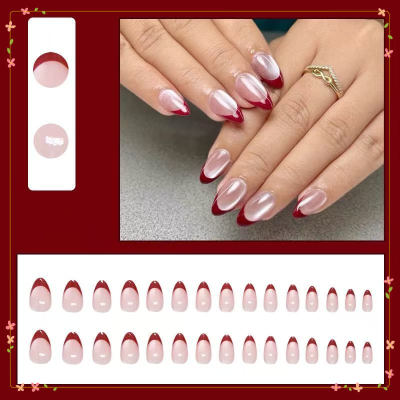 Elegante Kunstnägel mit stilvollem französischem Design Brehn
