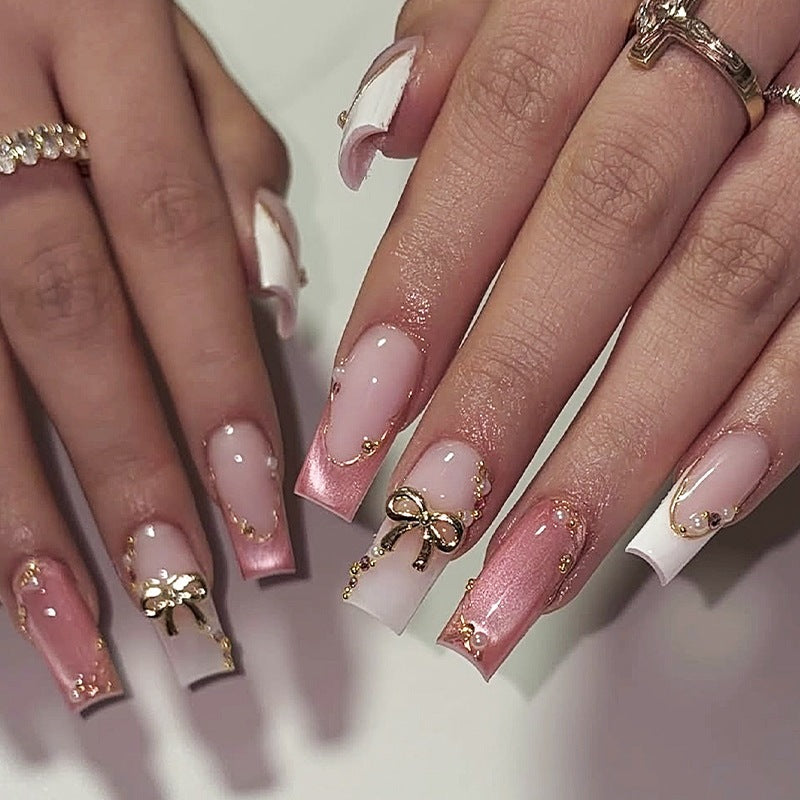 Kunstnagelset mit eleganten Glitzer- und 3D-Akzenten Brehn