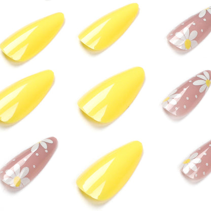 Kunstvolle Nagelkunst mit Floralen Akzenten Brehn