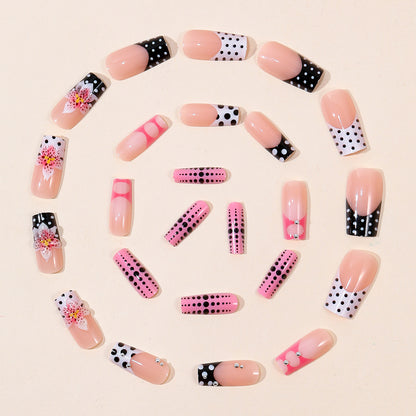 Künstlerische florale Nagelkunst Brehn