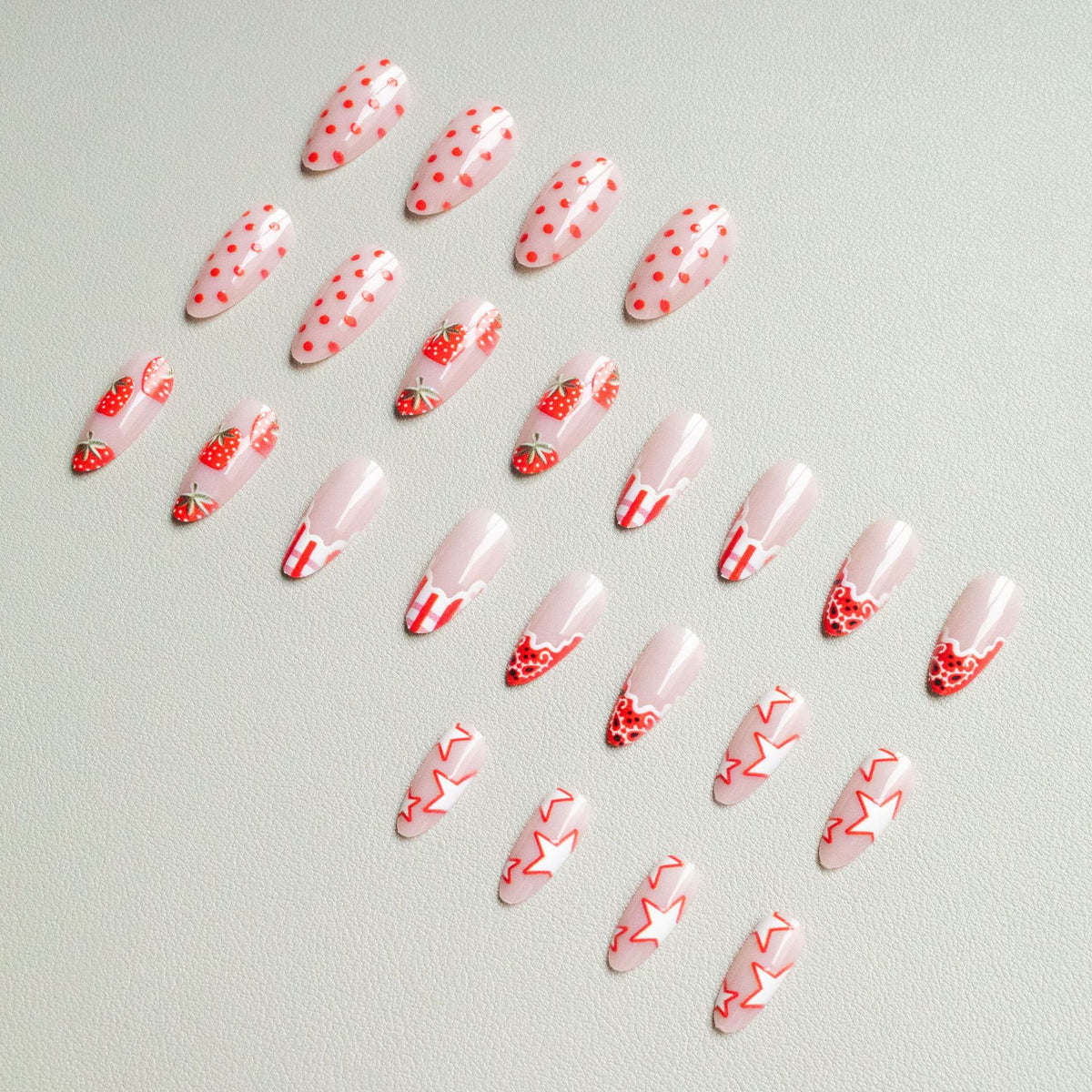Kreatives Erdbeer-Gel-Nagelset