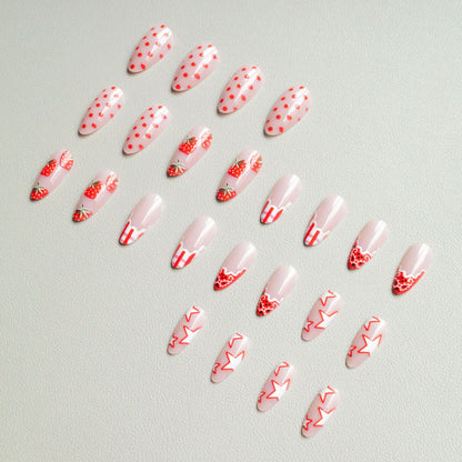 Kreatives Erdbeer-Gel-Nagelset