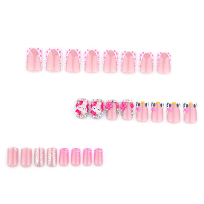 Kunstvolle Nagelkunst mit Tiermotiven und Glitzerakzenten Brehn