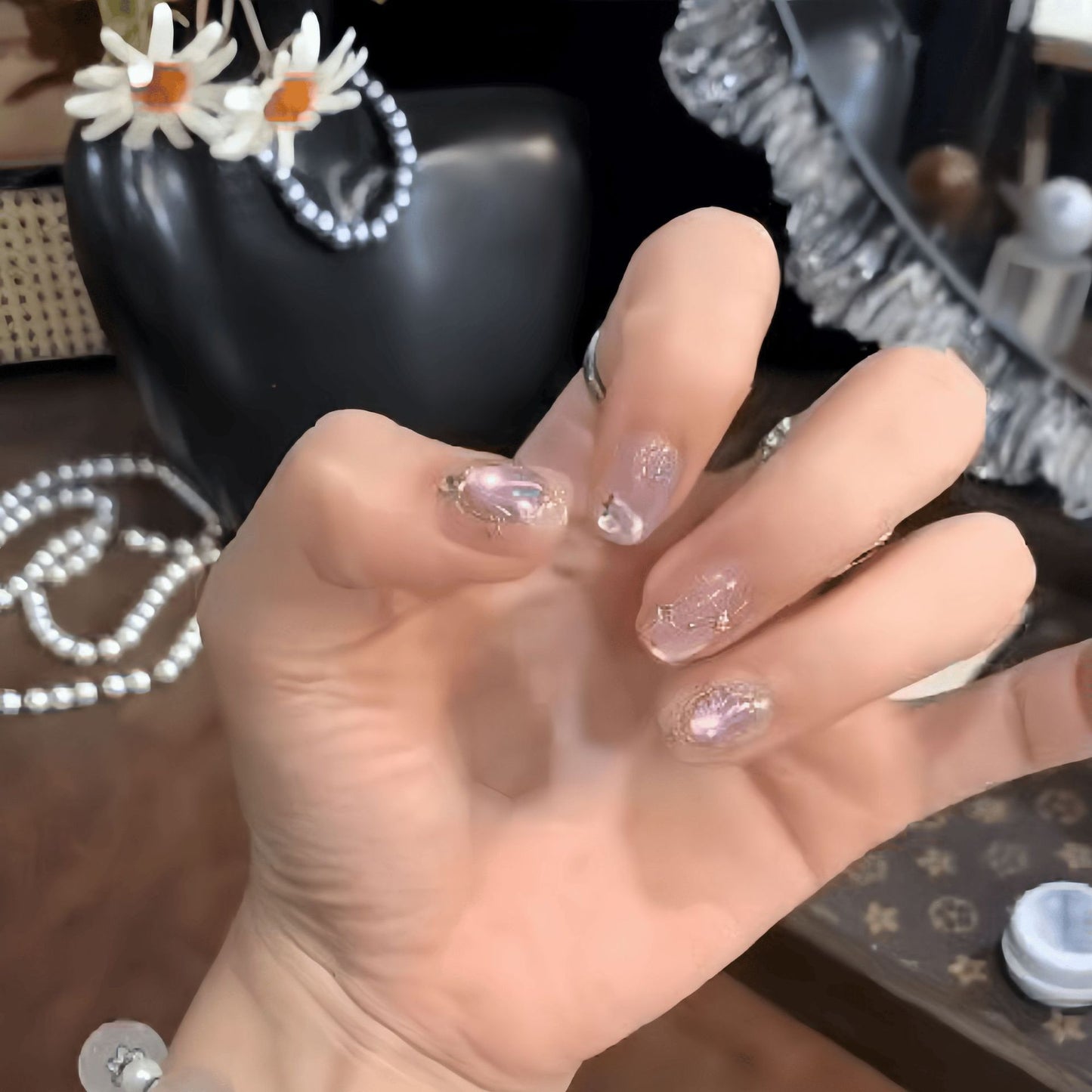Glamouröse Nagelkunst mit Glitzereffekt Brehn