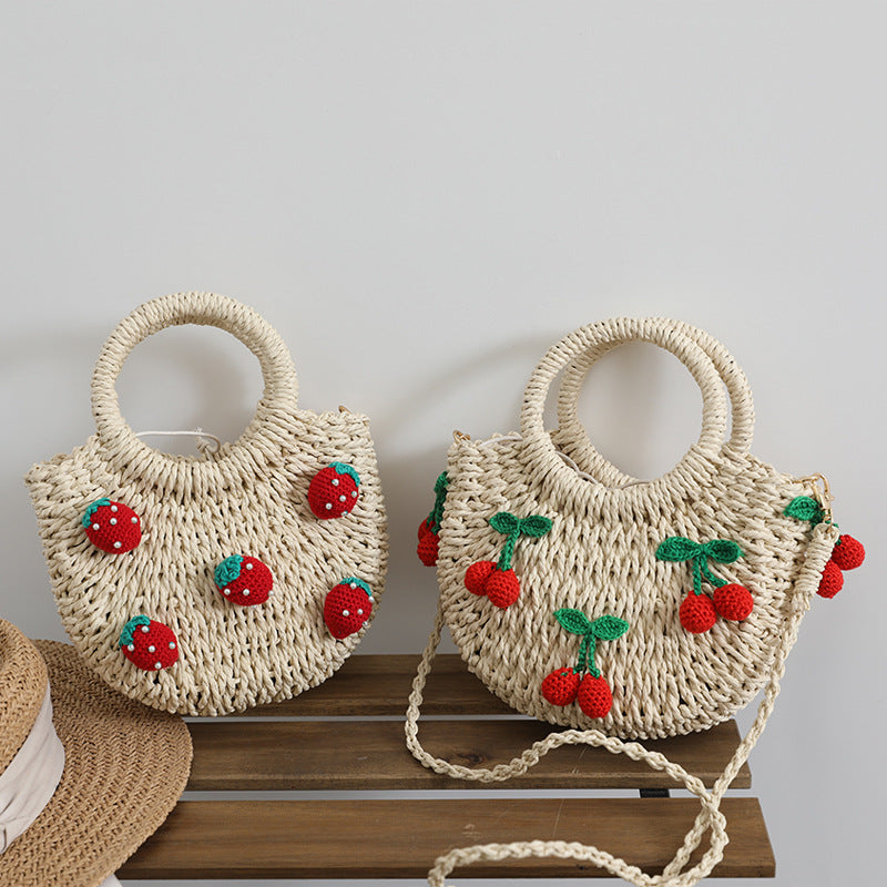 Basttasche mit Fröhlichen Erdbeermotiven Brehn