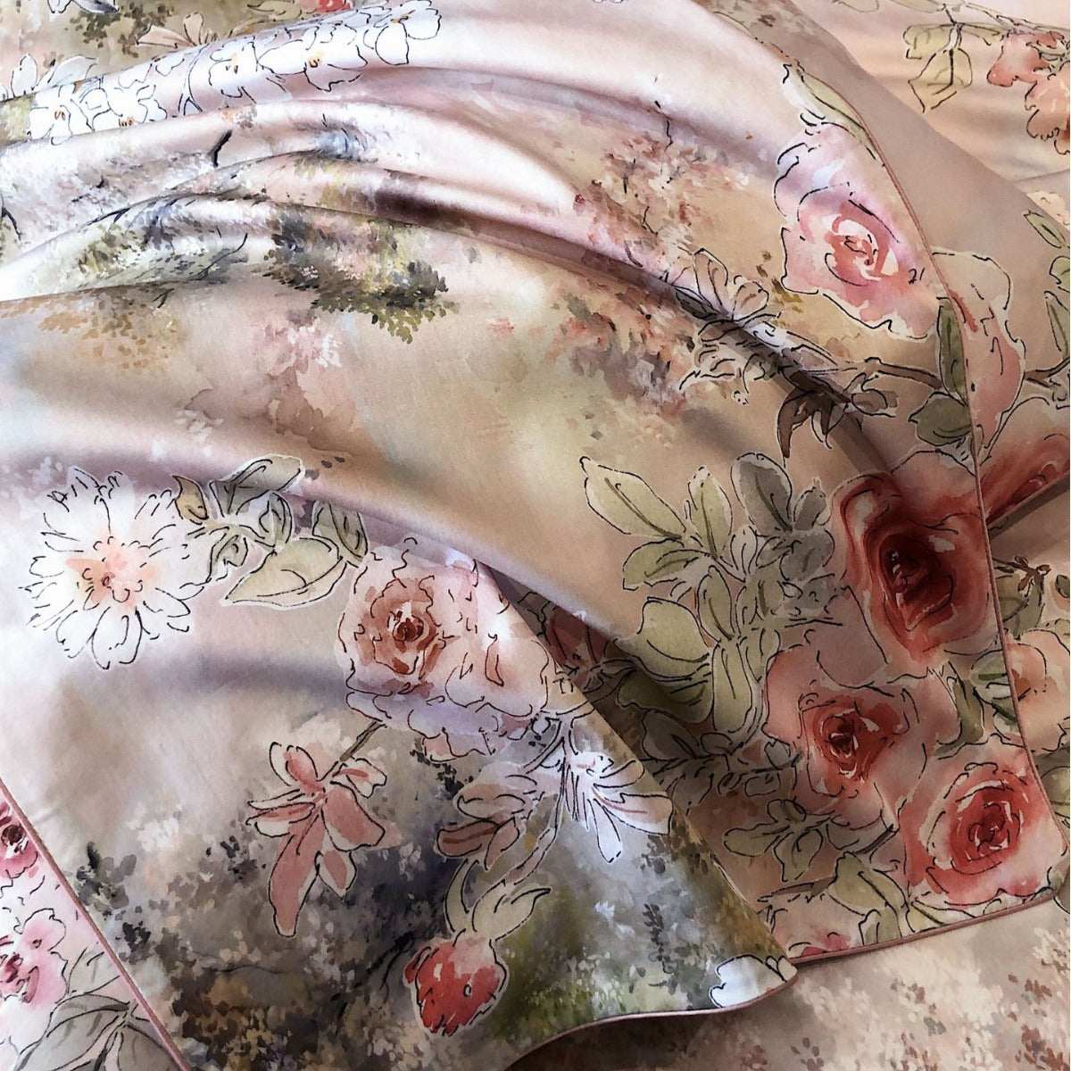 Luxuriöse Baumwollsatin-Bettwäsche-Garnitur mit großfloralem botanischem Print