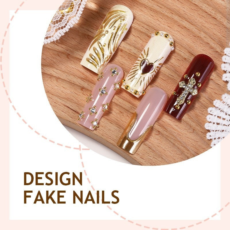 Kunstnagelset mit glamourösen Verzierungen Brehn