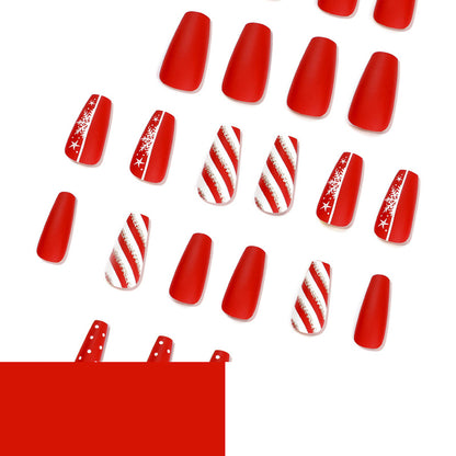 Kunstvolle Nagelverlängerungen im festlichen Design Brehn