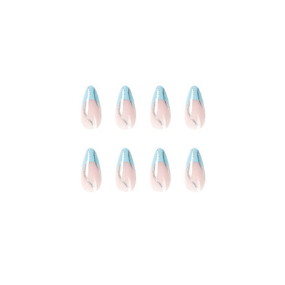 Kunstvolle Nagelkunst mit Glitzerlinien Brehn