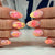 Künstlerisches Press-On-Nagelset mit floralen und bunten Designs Brehn