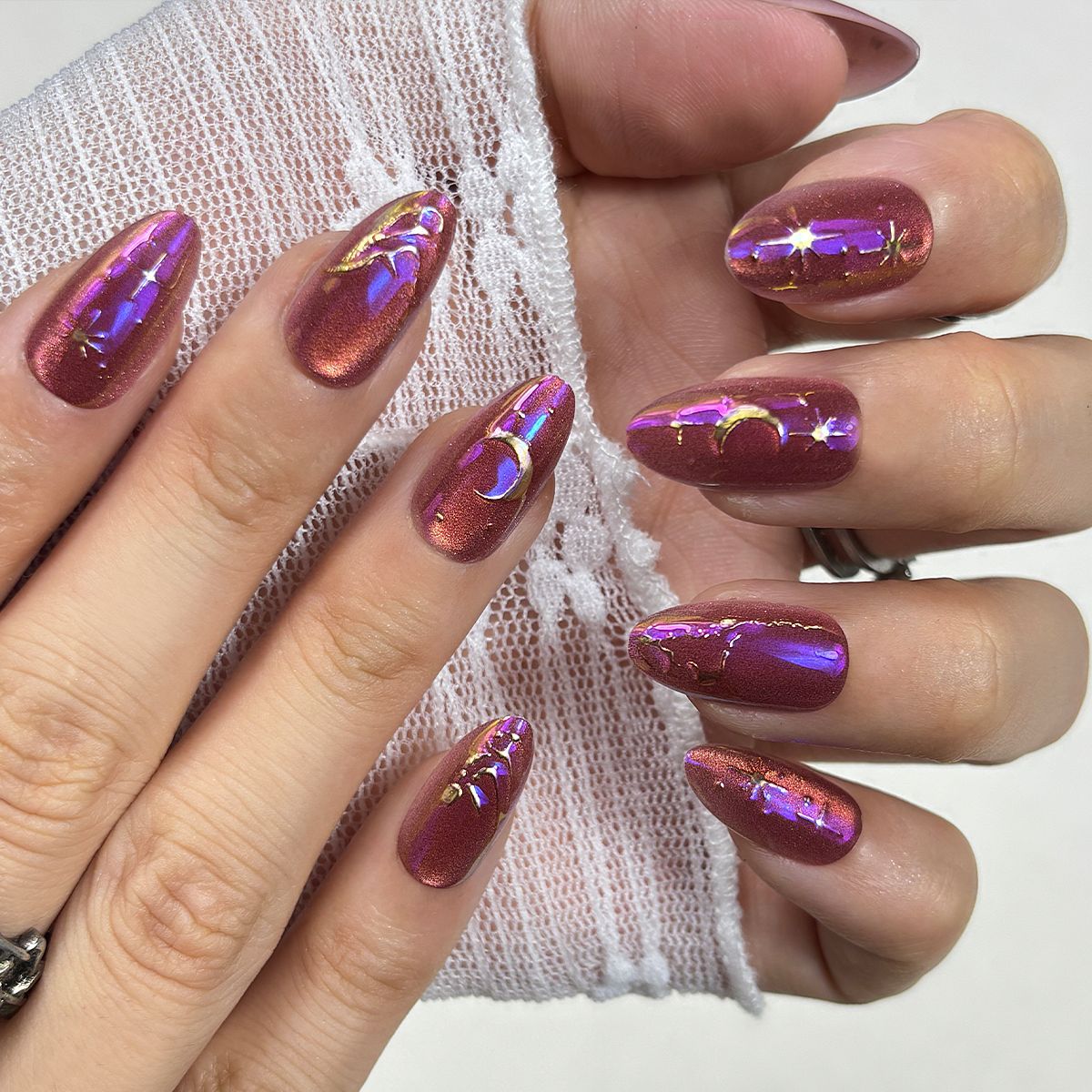Dekorativer Press-On-Nagelset mit einzigartigen Designs Brehn