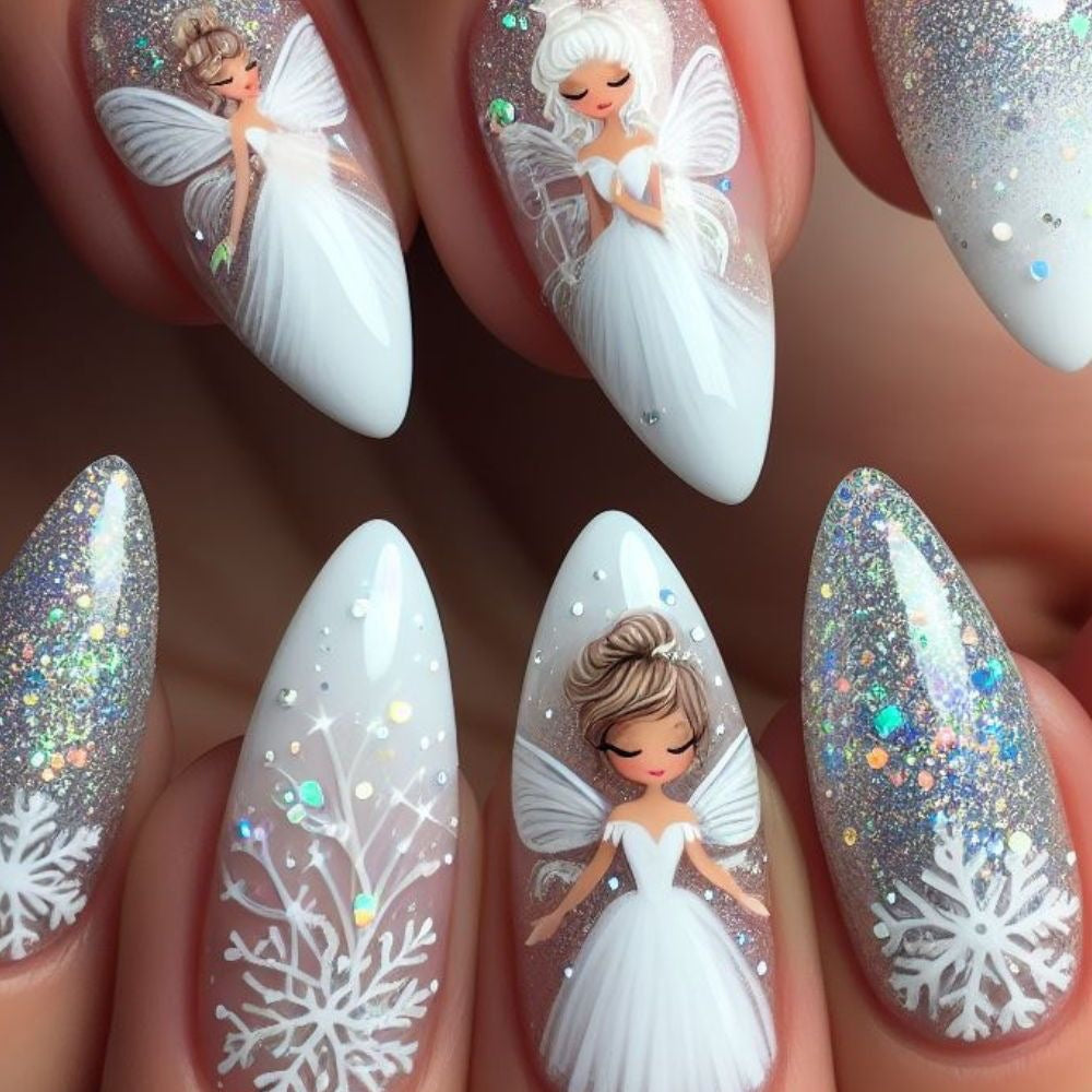 Kunstnagelset mit zauberhaften Feenmotiven und Glitzerakzenten Brehn