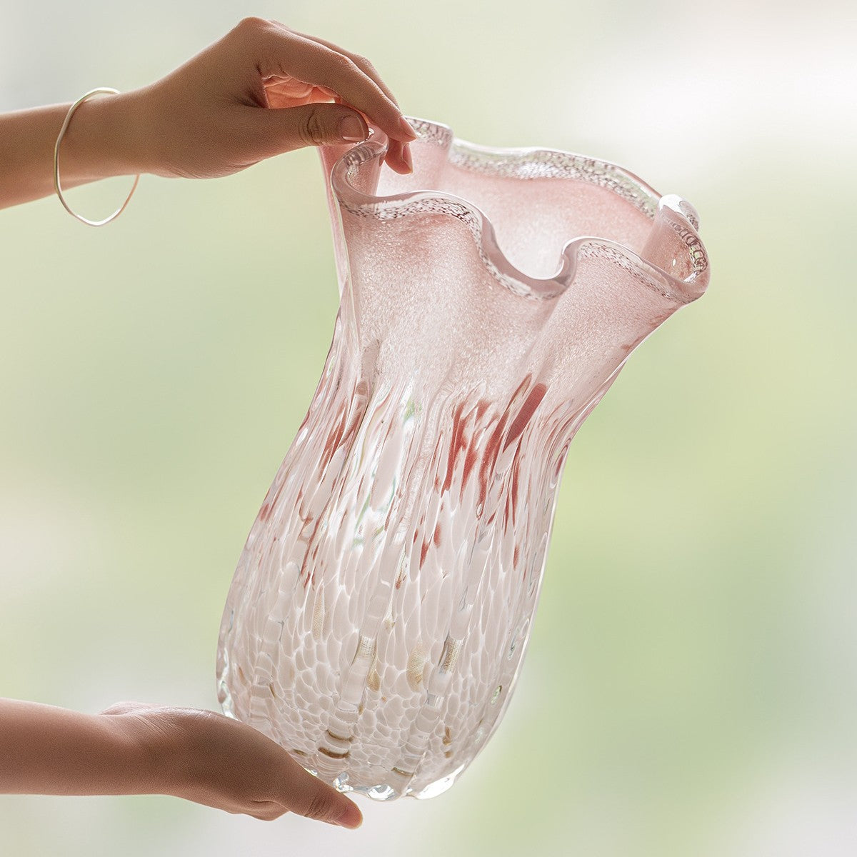 Skulpturale gewellte Kunstglas Dekovase Brehn